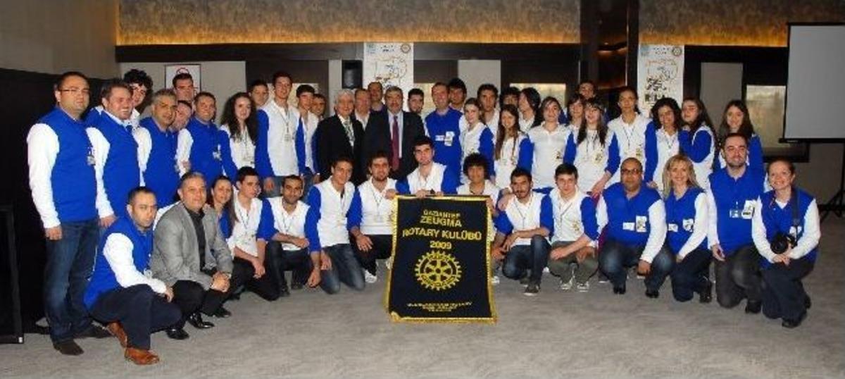 Sanko Holding Y&ouml;neti Kurulu Başkanı Konukoğlu&rsquo;dan Gen&ccedil;lere Nasihat