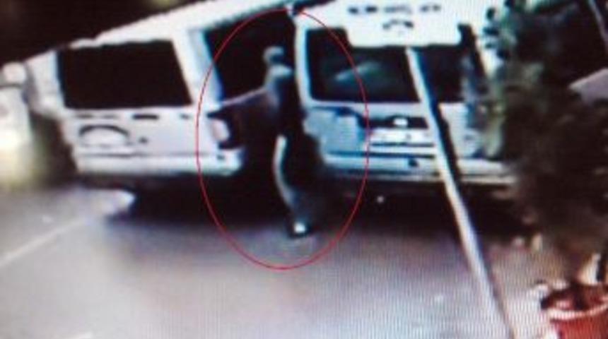 İntikam İ&ccedil;in Polis Aracının Lastiğini Kesti Serbest Kaldı