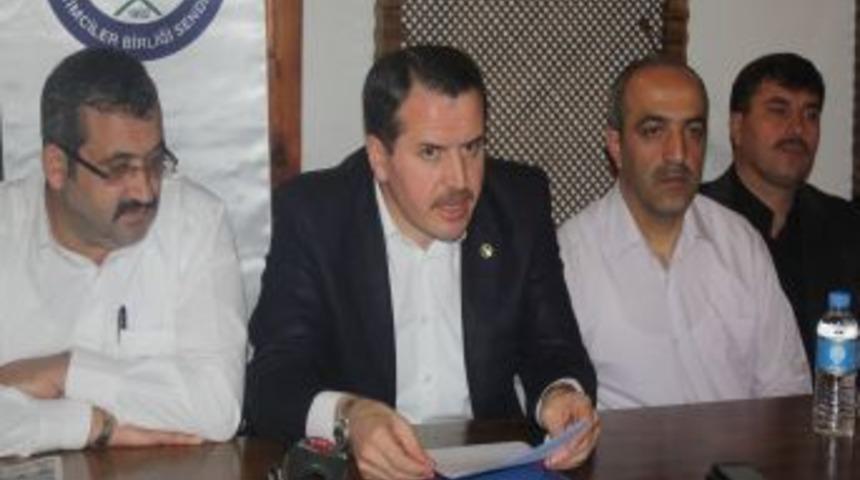 "Şapka Kanununu Takmayanlar, Bizden Y&ouml;netmeliği Takmamızı Istiyor"