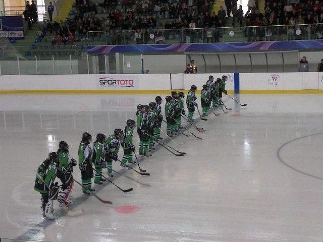 Narmanspor Bayan Buz Hokey Takımı Genç Ankaralıları Ezdi Geçti