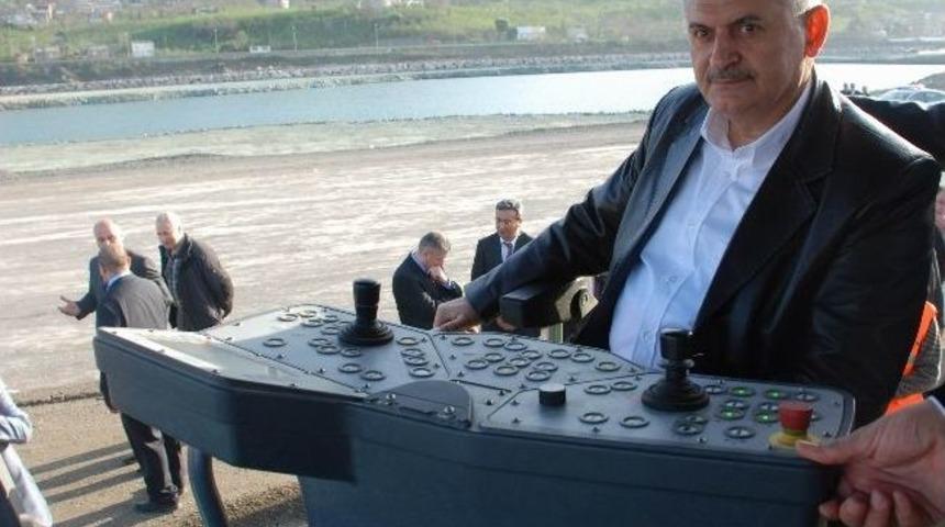Bakan Yıldırım, Asfalt Serme Makinesi Kullandı