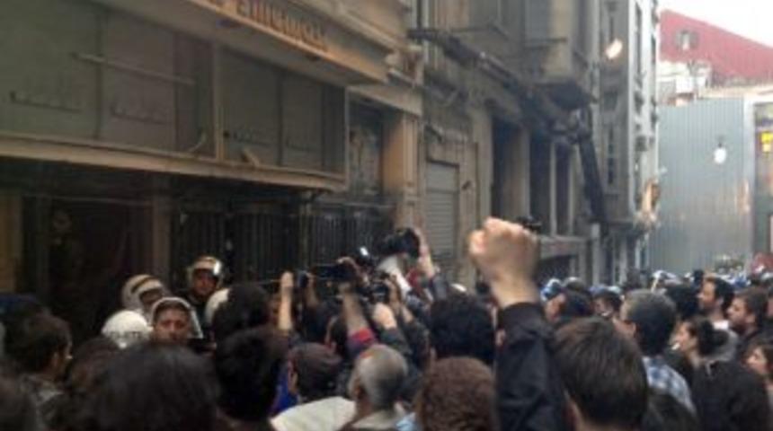 Emek Sineması'nın Kapatılmasını Protesto Etmek Isteyen Grup, Binayı Işgal Etti