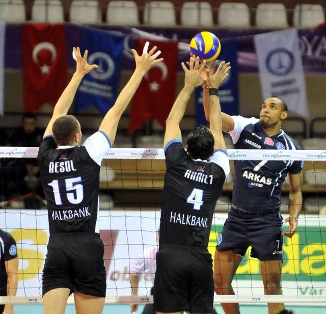 CEV&rsquo;den Sonra Teled&uuml;nya T&uuml;rkiye Kupası&rsquo;nı Da Halbank ın 3