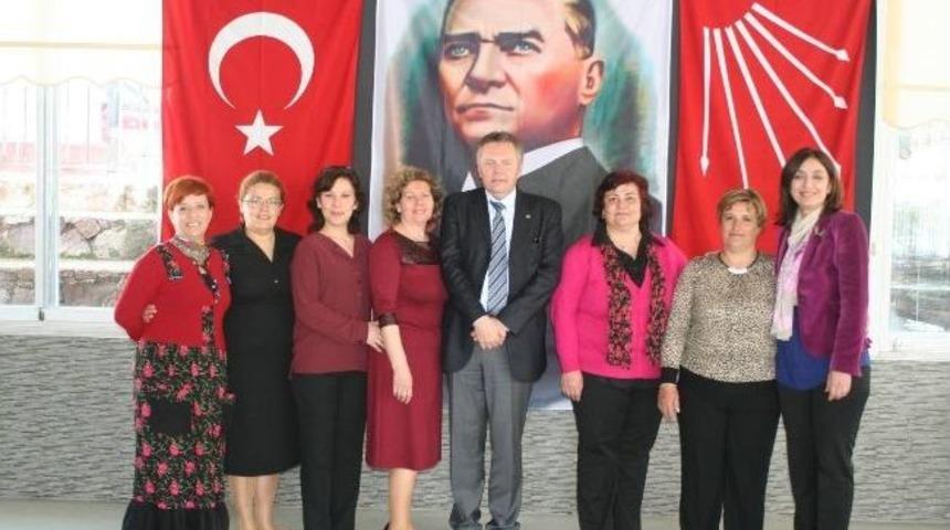 Ayvalık&rsquo;ta Chp&rsquo;li Kadınların Coşkulu Kahvaltısı