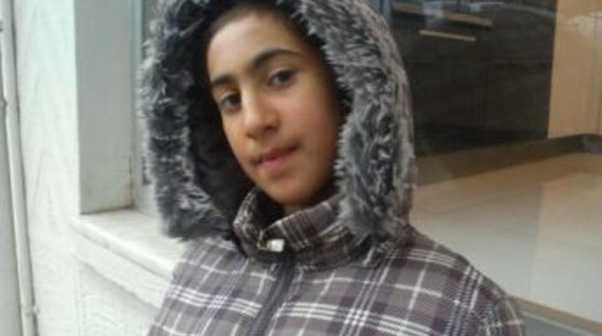 Yangında pencereden atılan kız &ouml;ld&uuml;