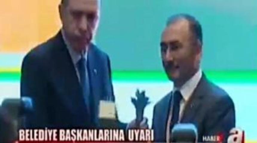 Ardahan Belediyesine Yerel Y&ouml;netimler Sempozyumunda Başbakandan &Ouml;d&uuml;l