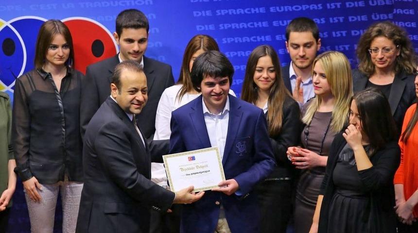 Yaşar &Uuml;niversitesi &Ouml;ğrencisi Avrupa Birliği Bakanlığı'nın Yarışmasında Birinci