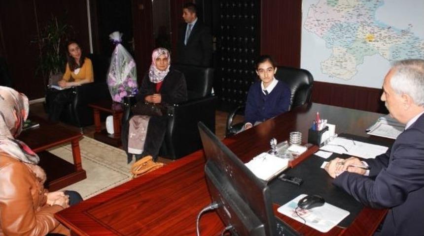 Ortaokul &Ouml;ğrencisi Şiir Kitabı Yazdı