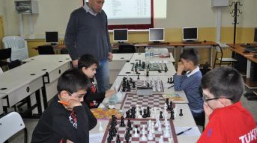 K&uuml;&ccedil;&uuml;k Milli Satran&ccedil;ılar Avrup&acirc;'ya hazırlanıyor