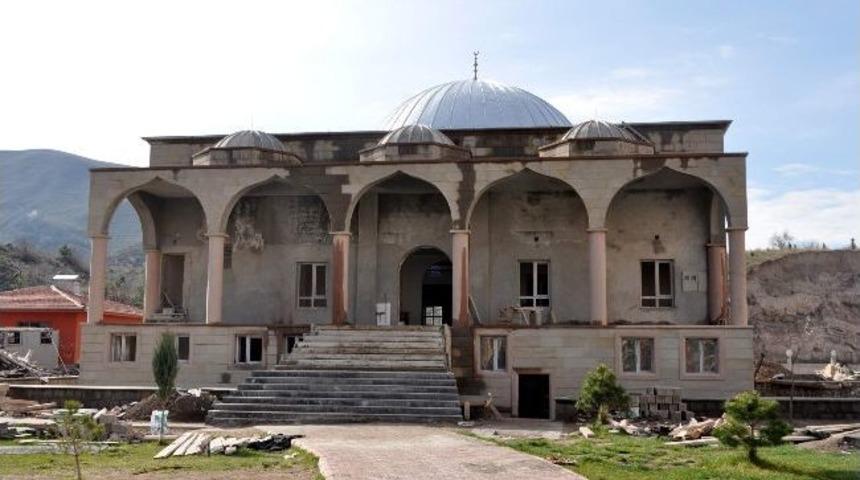 Hayırseverler, Cami Yaptırmada Da Yarışıyor