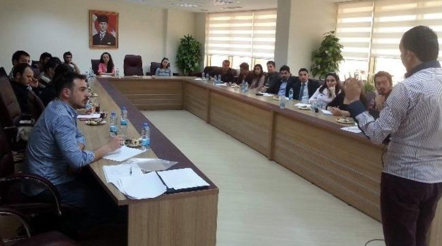 Gen&ccedil;ler Aydın Ve Gen&ccedil;liğin Sorunlarını Konuştu