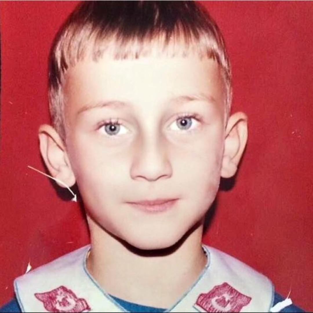 Sefa Doğanay &ccedil;ocukluk fotoğrafıyla sosyal medyayı salladı