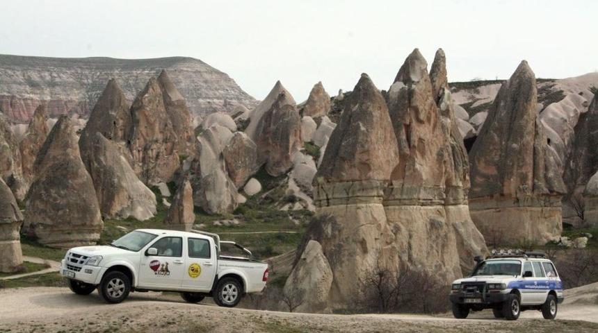 Kapadokya&rsquo;da Ciple Safari Turuna Katılan Turistler Manzaraya Hayran Kalıyor