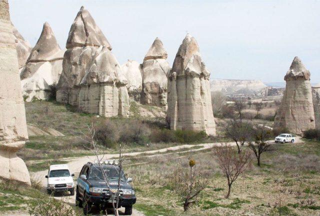 Kapadokya’da Ciple Safari Turuna Katılan Turistler Manzaraya Hayran Kalıyor