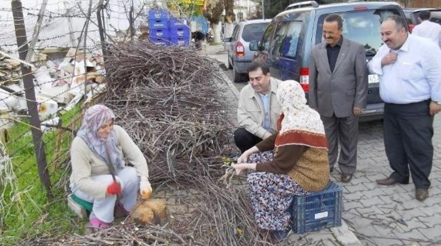 Sait Kemalpaşa&rsquo;da Vatandaşlarla Buluştu