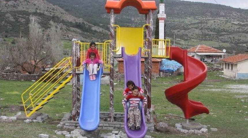 K&ouml;yl&uuml; &Ccedil;ocuklar İlk Kez Oyun Parkı İle Tanıştı