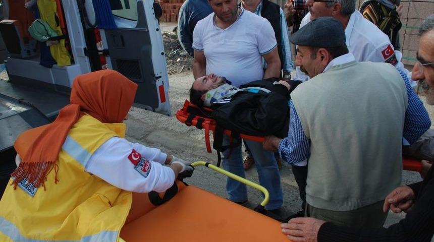 Geri Manevra Yapan Panelvanın &Ccedil;arptığı Engelli Yaralandı