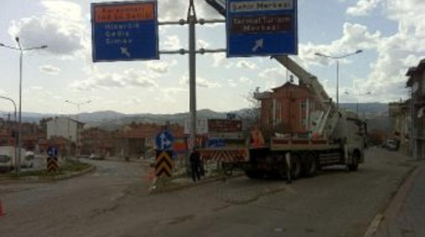 Emet İl&ccedil;esi Şehir Giriş Levhaları Yenilendi
