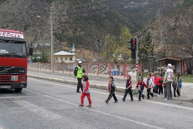 Torul’da Okul Geçit Görevlilerine Eğitim