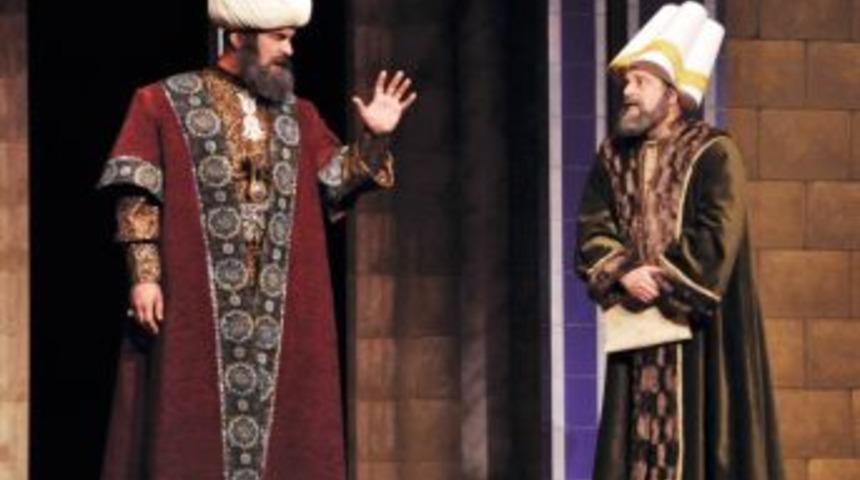 Sadri Alışık Tiyatrosu, &Uuml;nl&uuml; Oyuncularıyla Adana&rsquo;ya Konuk Oluyor