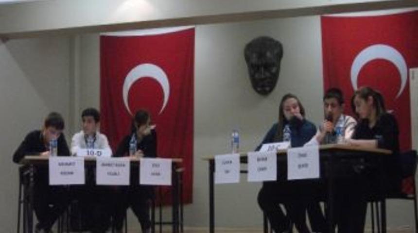 &Ouml;ğrenciler Serbest Kıyafeti Tartıştı