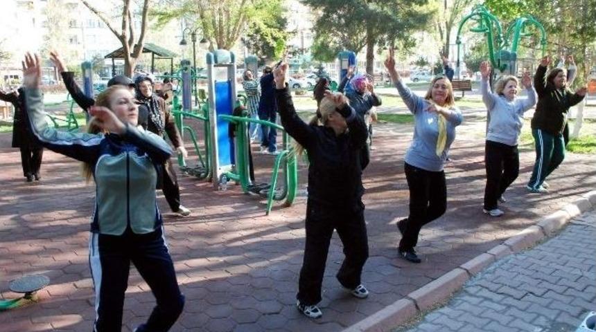 Parklarda Sabah Sporları Yeniden Başladı