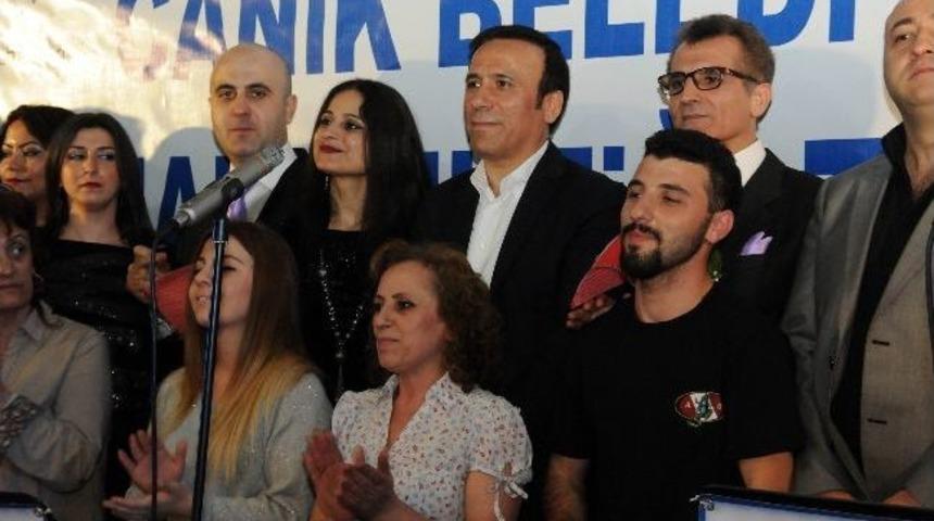 Başkan Gen&ccedil; Sahnede