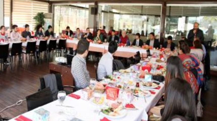 Başkan Arıkan, &Uuml;niversiteli &Ouml;ğrencilere Yerel Y&ouml;netimi Anlattı