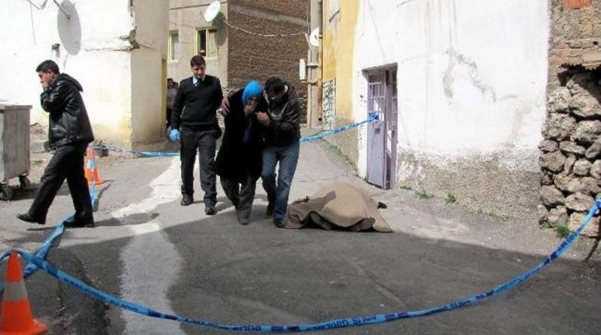 Yolda Y&uuml;r&uuml;rken Kalp Krizi Ge&ccedil;irdi