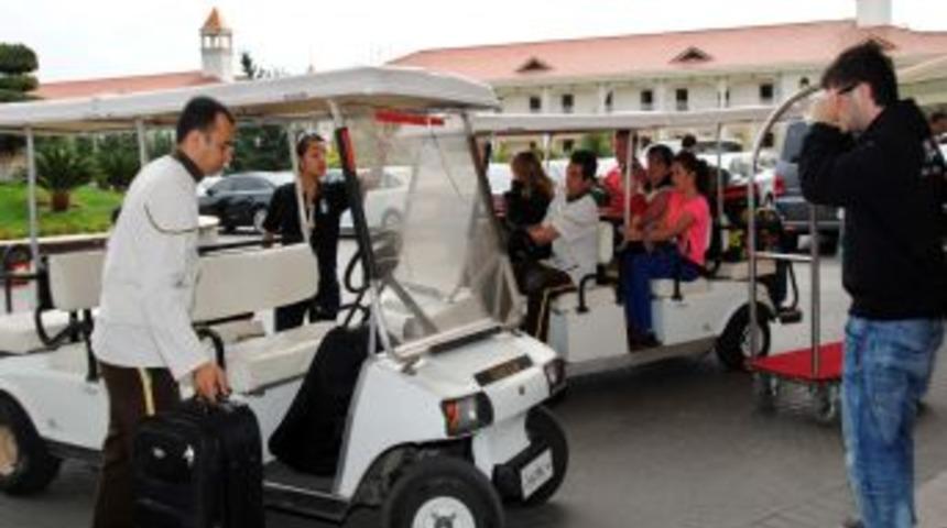 Turizmde Kalıcılığı G&uuml;len Y&uuml;zleriyle Bellboylar Sağlıyor