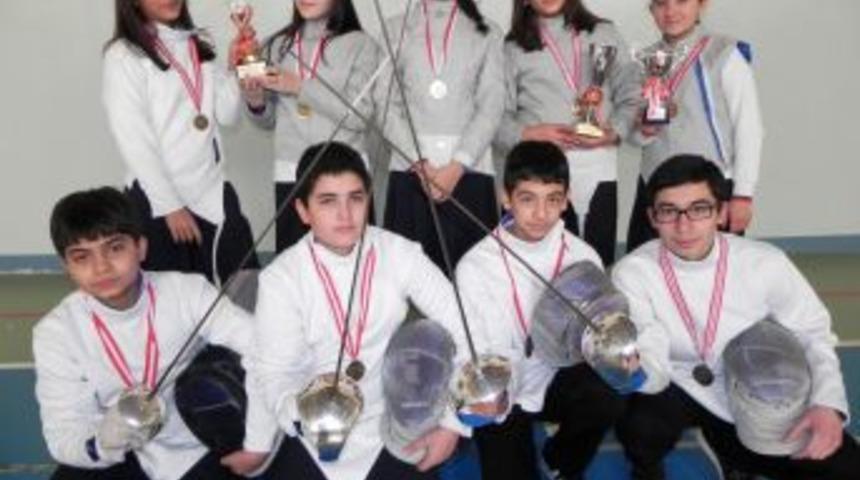 Emine Nakıboğlu &Ouml;ğrencileri, Eskrimde Iki T&uuml;rkiye Derecesi Elde Etti