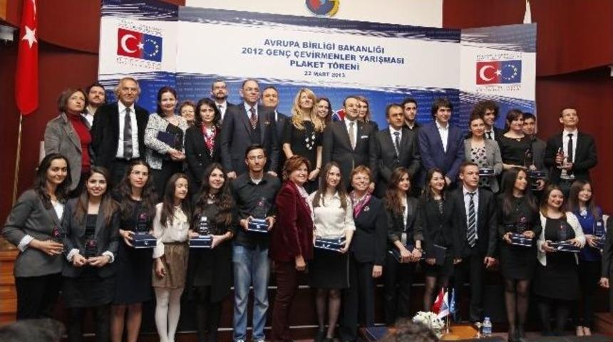 Bakan Bağış&rsquo;tan Yaşar &Uuml;niversitesi&rsquo;ne Plaket