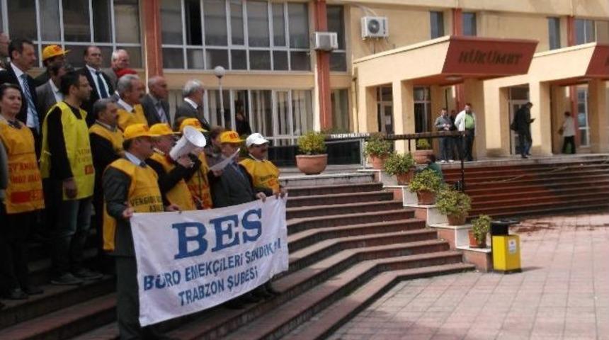 B&uuml;ro Emek&ccedil;ileri Sendikası'ndan H&uuml;k&uuml;met Konağı &Ouml;n&uuml;nde Basın A&ccedil;ıklaması