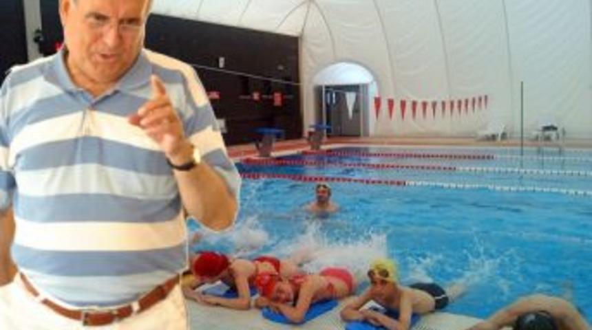 Karacabey'de Başarılı &Ouml;ğrencilere Havuz &Uuml;cretsiz