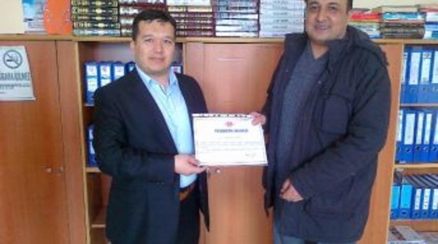 Okul K&uuml;t&uuml;phanesine &Ouml;rnek Bağış