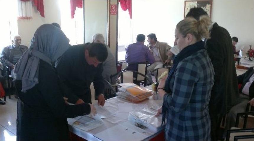 Ak Parti Ak&ccedil;akoca İl&ccedil;e Teşkilatı Sandık Başkanlarına Bilgilendirme Toplantısı Ger&ccedil;ekleştirdi