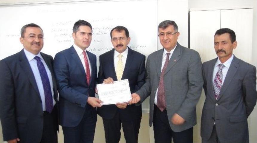 Camilerimiz, Yabancılara Yabancı Değil