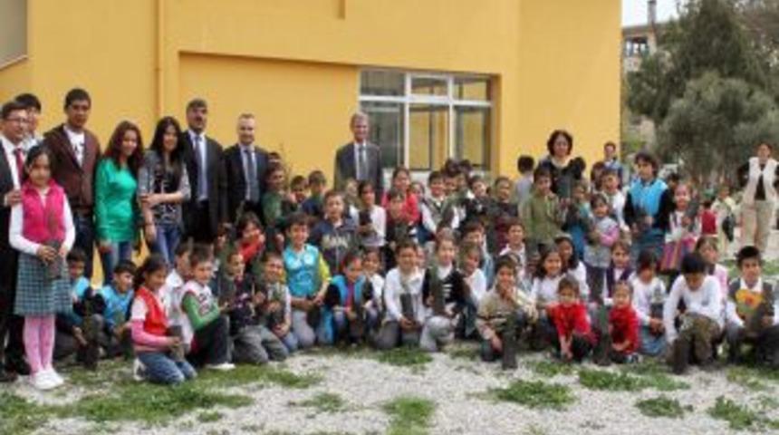 Muğla&rsquo;da Minik &Ouml;ğrenciler Fidan Dikti