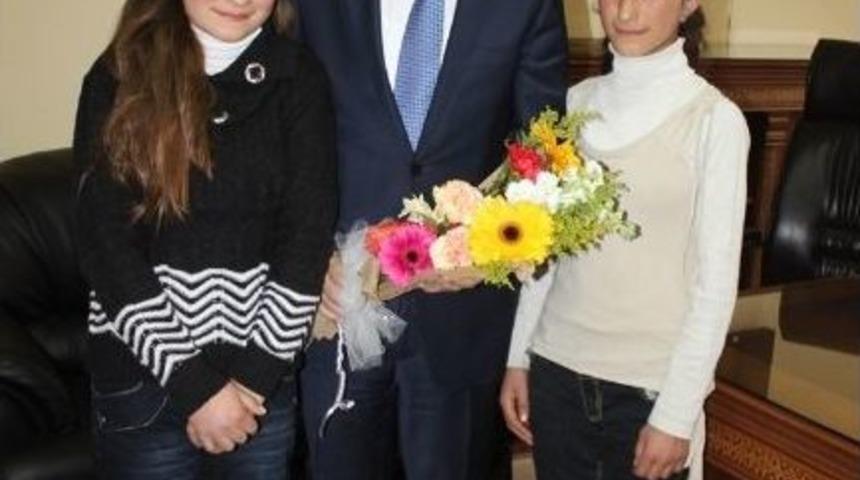 &Ouml;ğrencilerden Milli Eğitim M&uuml;d&uuml;r&uuml; Kına&rsquo;ya Ziyaret