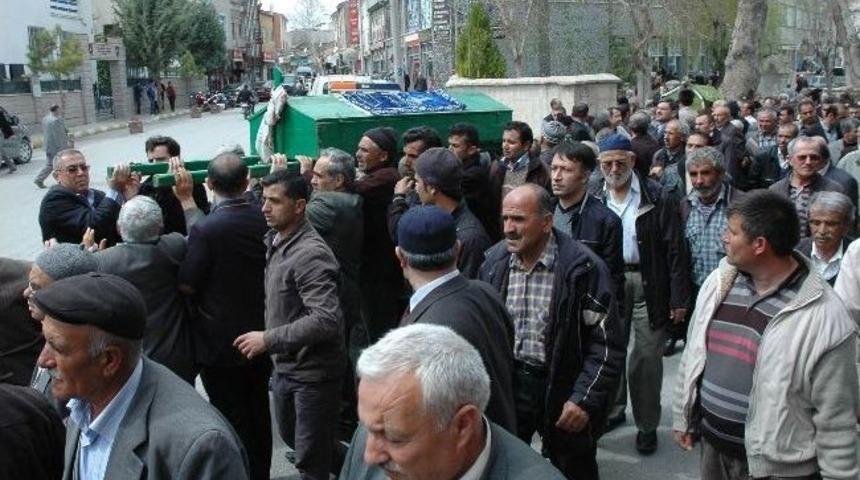 Tuğba &Ouml;ğretmen Son Yolculuğuna Uğurlandı