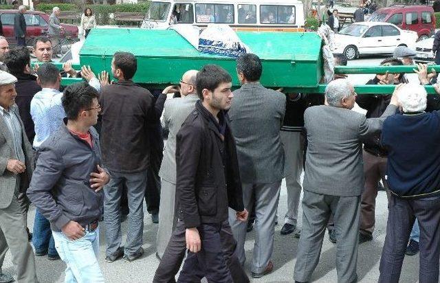 Tuğba Öğretmen Son Yolculuğuna Uğurlandı