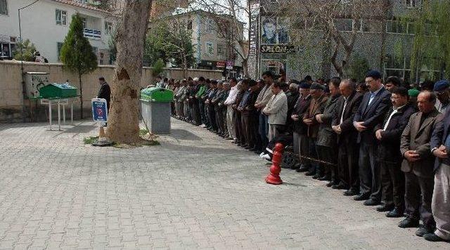 Tuğba Öğretmen Son Yolculuğuna Uğurlandı