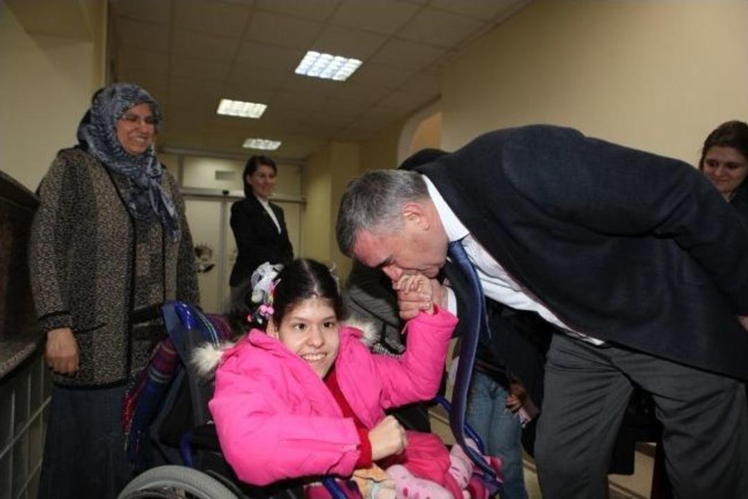 Sakarya&rsquo;da Engellilerin Y&uuml;z&uuml; G&uuml;l&uuml;yor