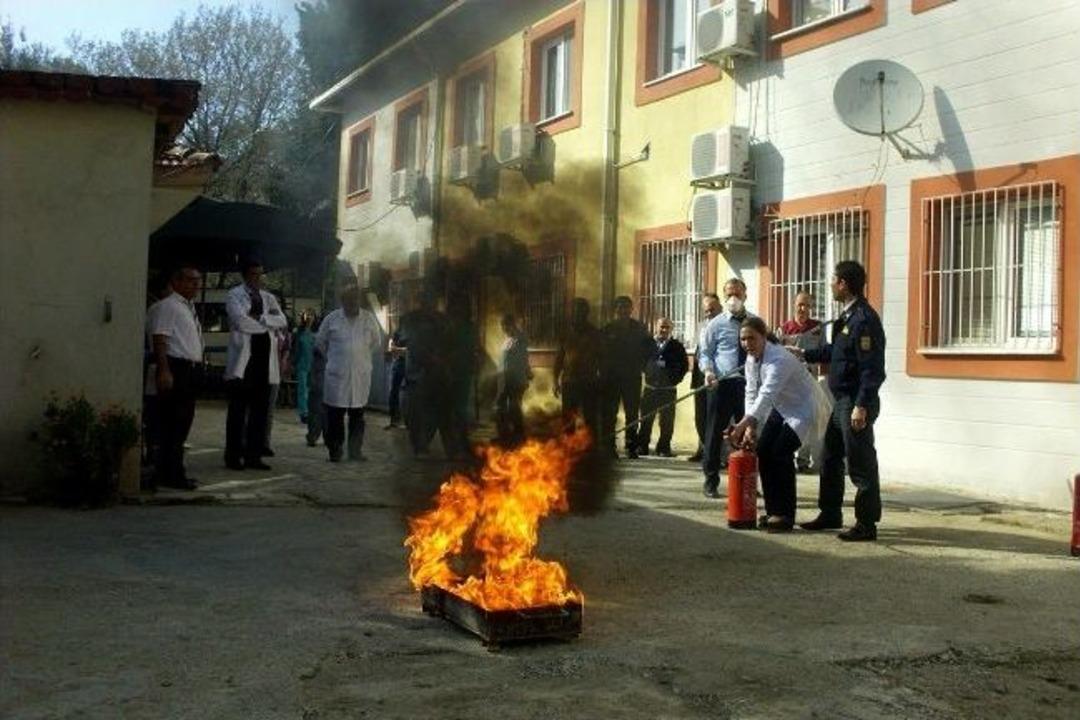 Sel&ccedil;uk Devlet Hastanesi'nde Yangın Ve Kurtarma Tatbikatı