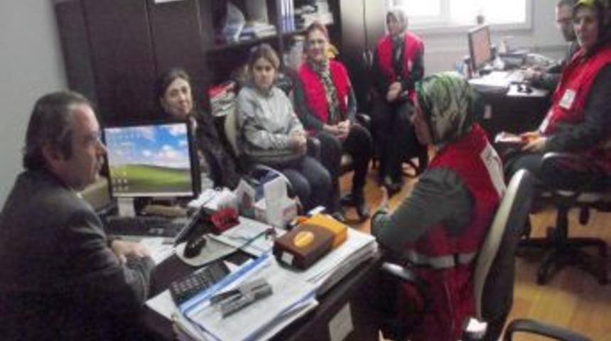 Kızılay &Uuml;yesi Kadınlar Huzurevi Sakinlerini Ziyaret Etti