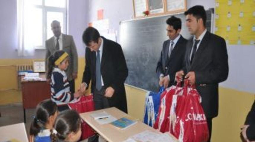 Patnos'ta 2 Bin 500 &Ouml;ğrenciye Giyim Yardımı