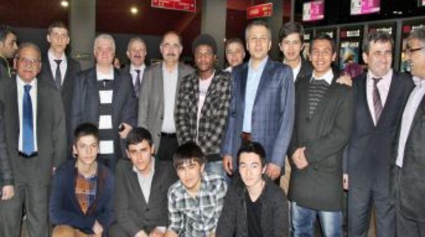 Selam Filminin Galasına Protokolden Yoğun Ilgi