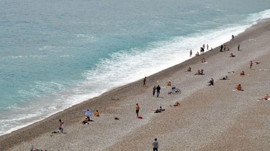 Antalya'da Termometre 30 Dereceyi G&ouml;sterdi