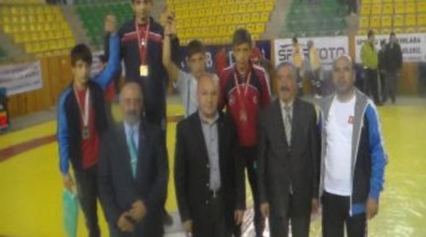 Adıyamanlı G&uuml;reş&ccedil;i T&uuml;rkiye &Uuml;&ccedil;&uuml;nc&uuml;s&uuml;