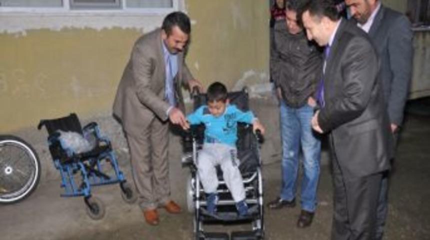 Almesan Fabrikası'ndan Engelli &Ouml;ğrencilere Ak&uuml;l&uuml; Sandalye Desteği